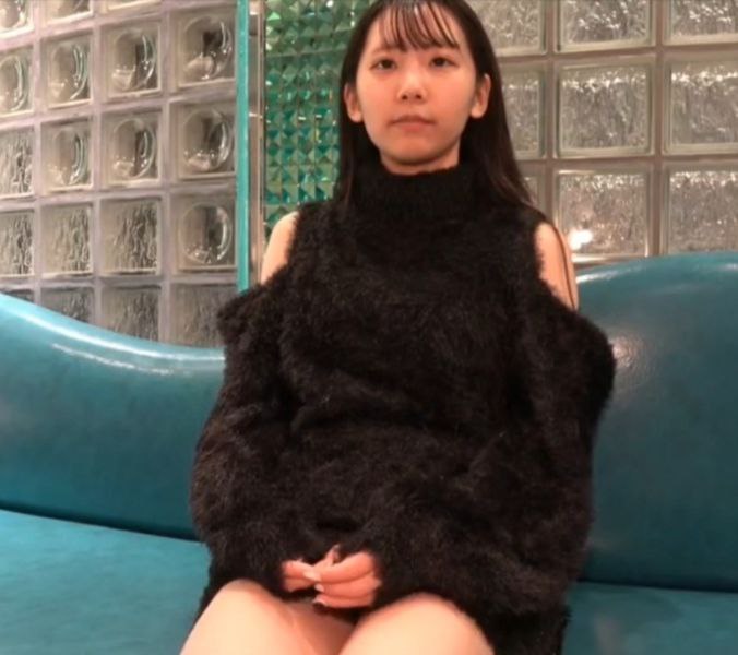 最新流出CR社区很火的萌妹智能手机自拍配信堕落疯狂的年轻妹子们